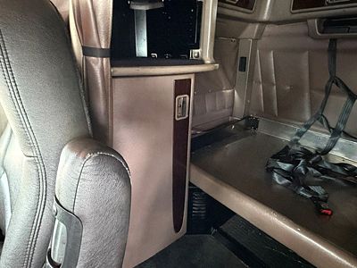 2023 Peterbilt 389