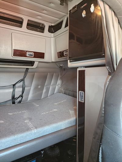 2018 Peterbilt 389