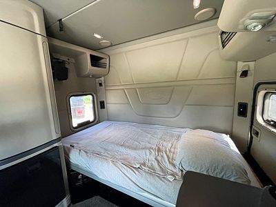 2022 Peterbilt 567