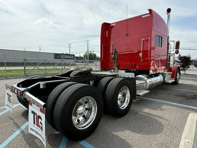 2023 Peterbilt 389