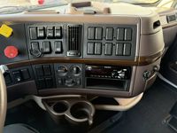 2017 Volvo VNL64T760