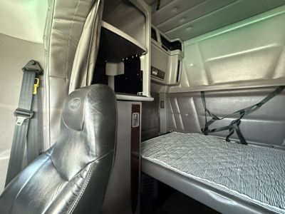 2023 Peterbilt 389