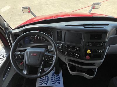2023 Peterbilt 579