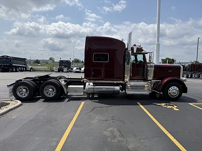 2021 Peterbilt 389