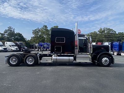 2022 Peterbilt 389