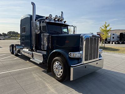 2023 Peterbilt 389