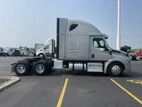 2020 Freightliner CASCADIA 126