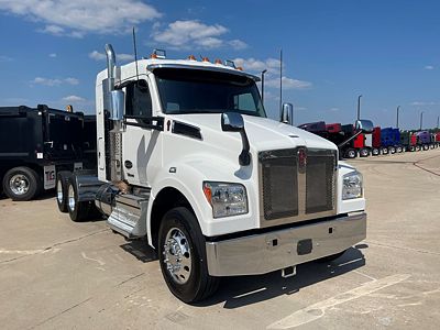 2023 Kenworth T880
