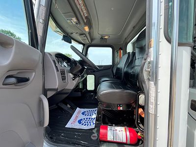 2023 Peterbilt 348