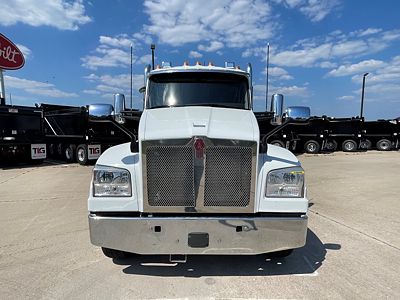 2023 Kenworth T880
