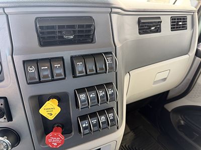 2023 Peterbilt 567