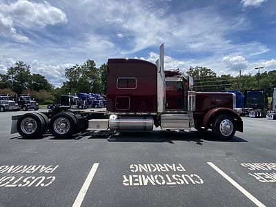 2023 Peterbilt 389