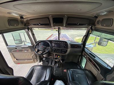 2023 Peterbilt 389