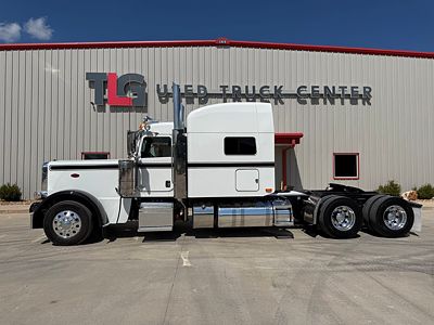2022 Peterbilt 389