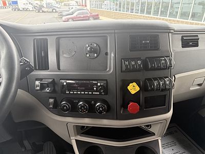 2023 Peterbilt 579