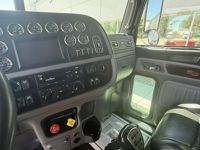 2023 Peterbilt 389