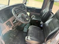 2022 Peterbilt 389