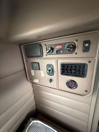 2022 Peterbilt 389