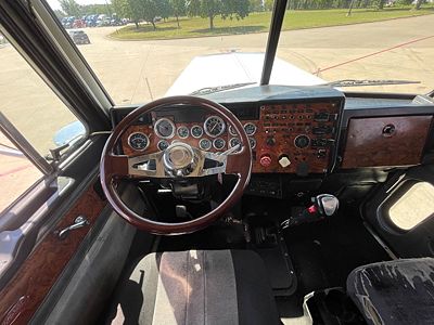 2000 Peterbilt 379