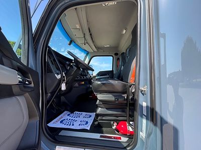 2023 Kenworth T680