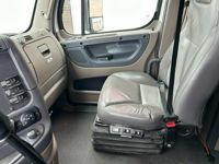 2017 Freightliner CASCADIA 113