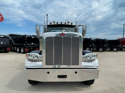2023 Peterbilt 389