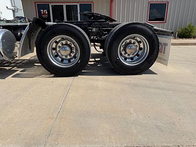2023 Peterbilt 389