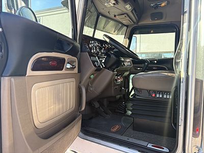 2022 Peterbilt 389-131