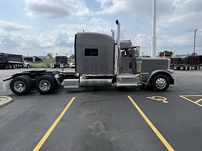 2021 Peterbilt 389