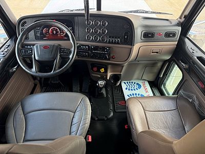 2022 Peterbilt 389