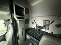 2020 Volvo VNL64T760