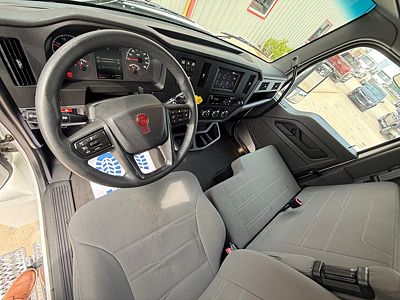 2023 Kenworth T280