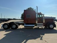2023 Peterbilt 389