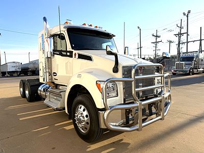 2023 Kenworth T880