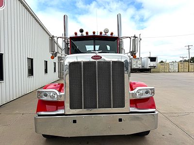2023 Peterbilt 389