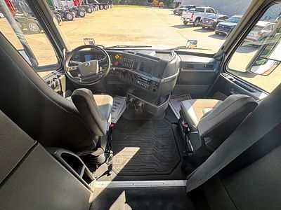 2025 Volvo Vnl 860