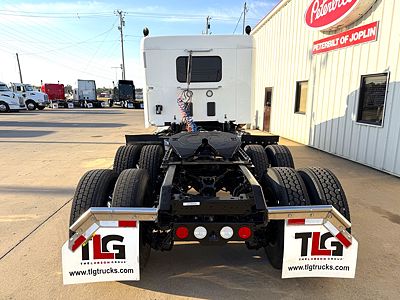 2023 Kenworth T880