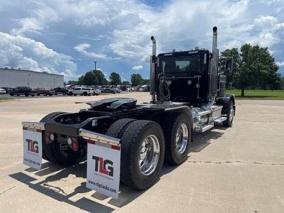 2023 Peterbilt 389
