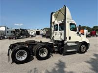 2019 Freightliner CASCADIA 126