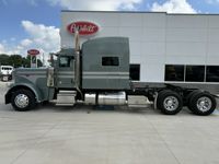 2022 Peterbilt 389