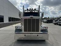 2022 Peterbilt 389