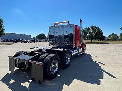 2014 Peterbilt 567-121