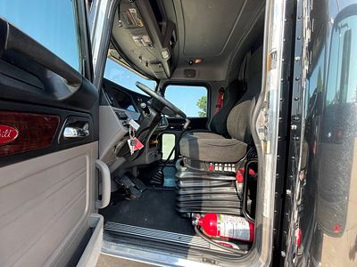 2022 Peterbilt 389