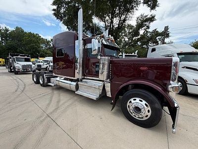 2023 Peterbilt 389