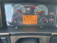 2017 Volvo VNL64T760