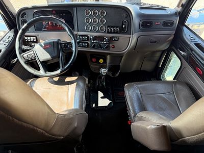2023 Peterbilt 389