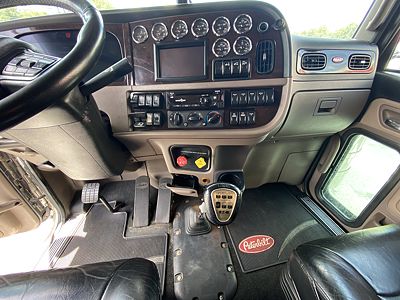 2023 Peterbilt 389