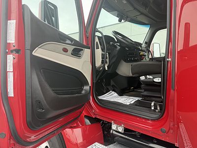 2023 Peterbilt 579