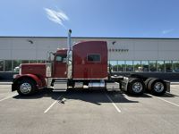 2023 Peterbilt 389