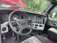 2020 Freightliner CASCADIA 126
